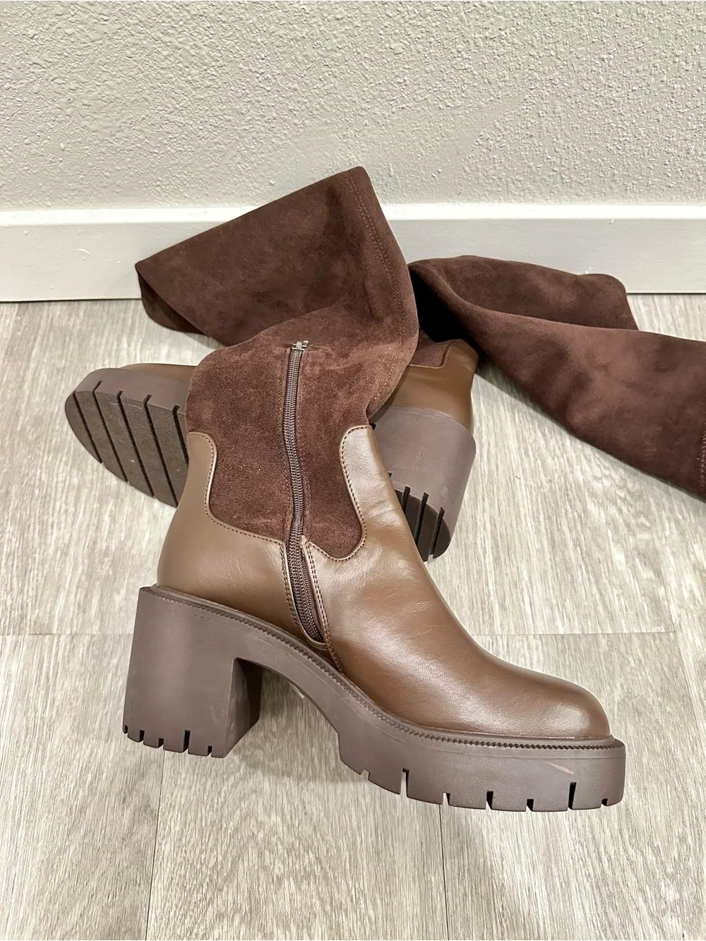 Brown Knee High Platform Boots Lug Sole Block Heel Side Zip Women’s Size 8